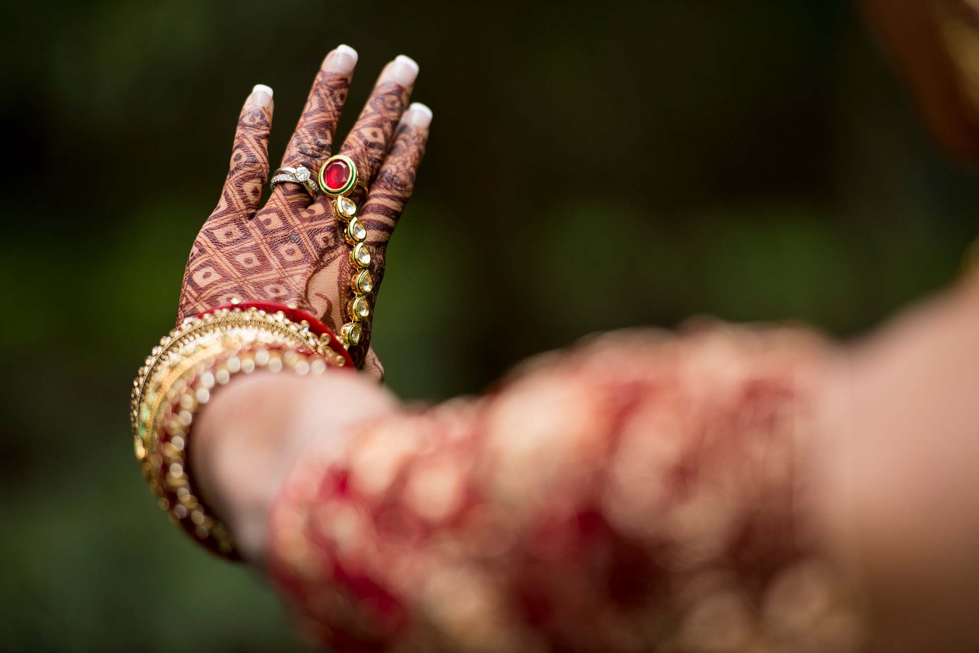 mariage indien - photo de la main de la mariée