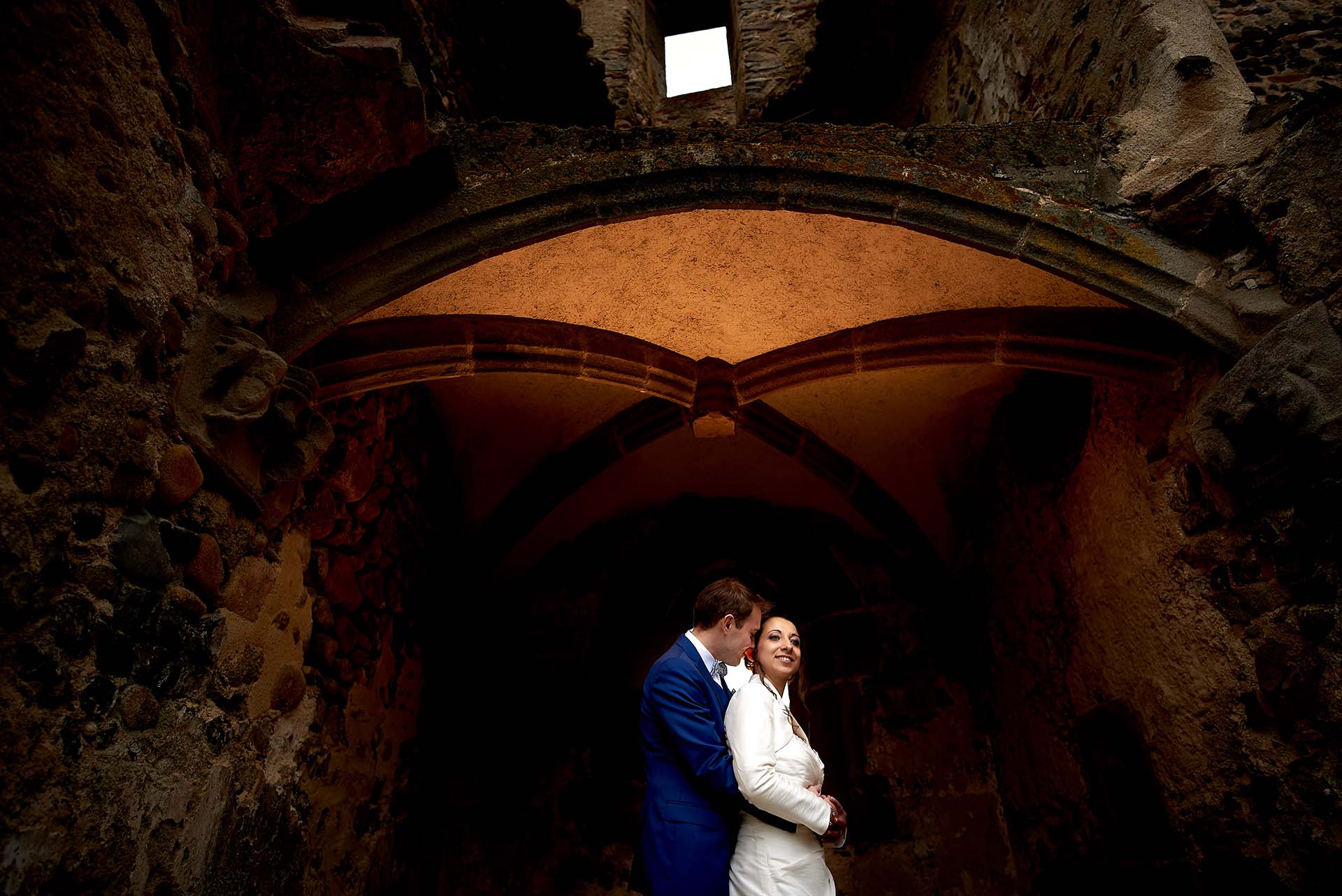 château de montrond les bains à saint-etienne - mariage élégant - photos de couple