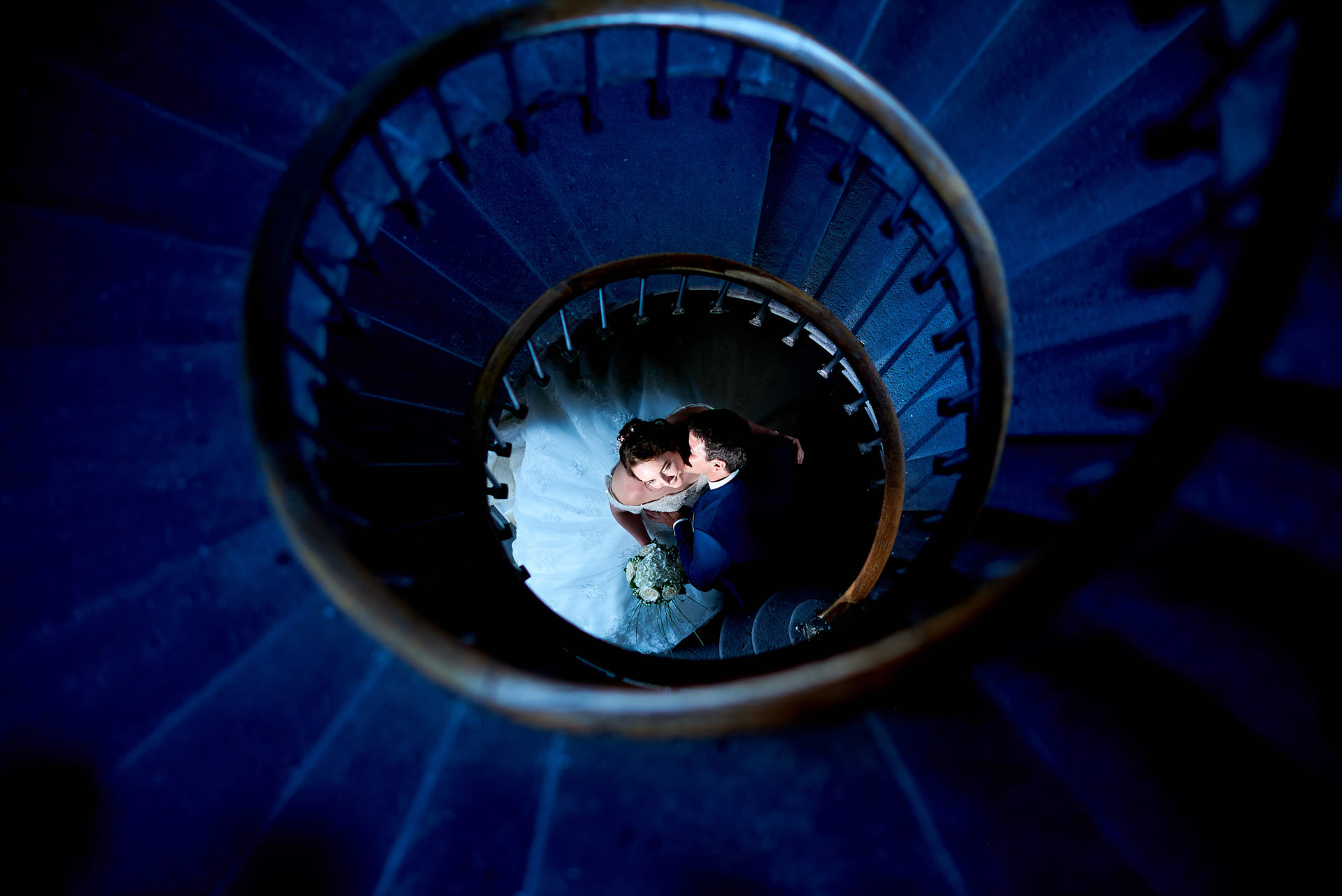 château de miremont séance couple escaliers