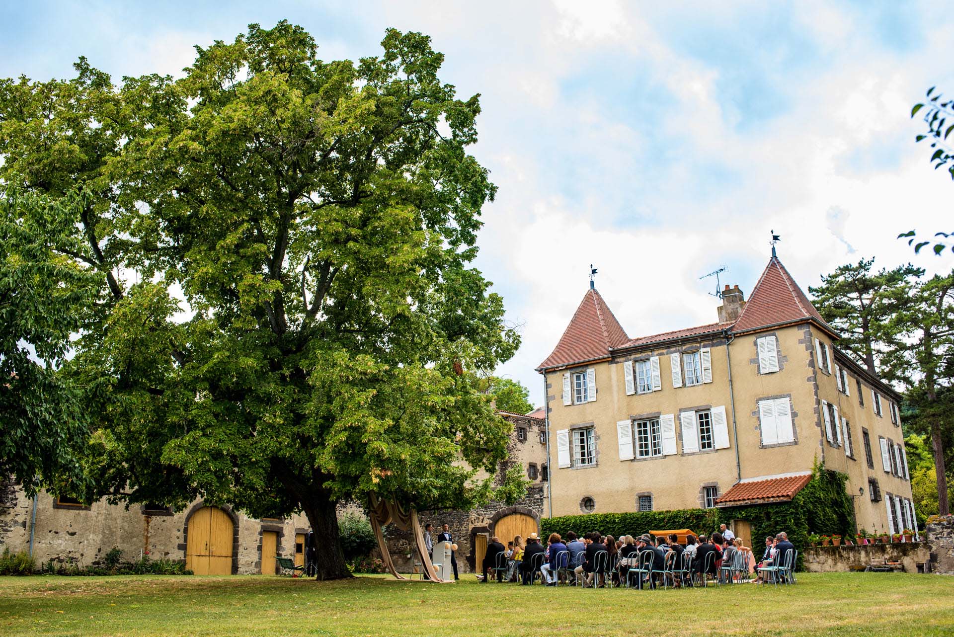 chateau de bourrassol lieu de réception mariage à clermont ferrand photographe de mariage