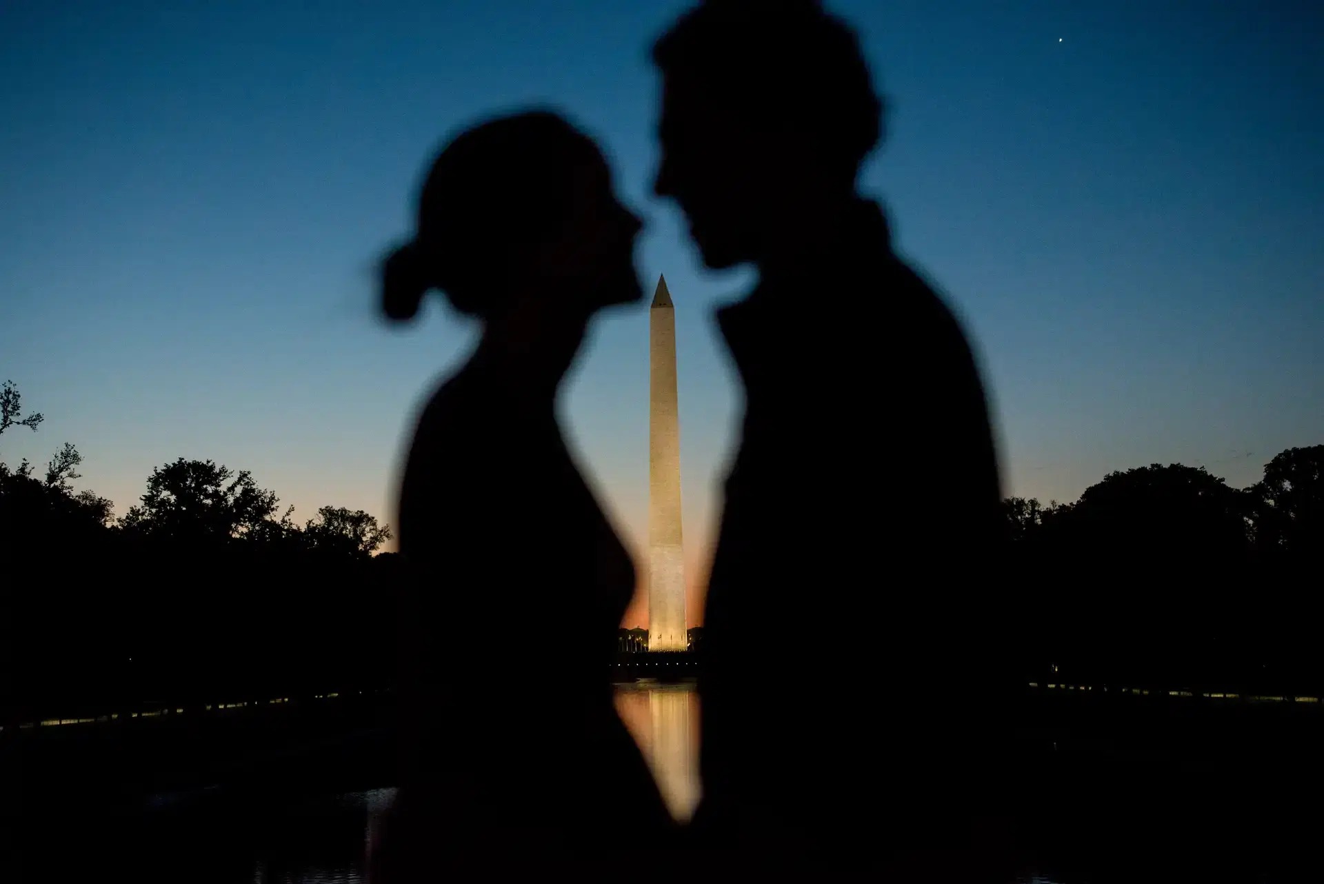 Washington monument couple silhouette