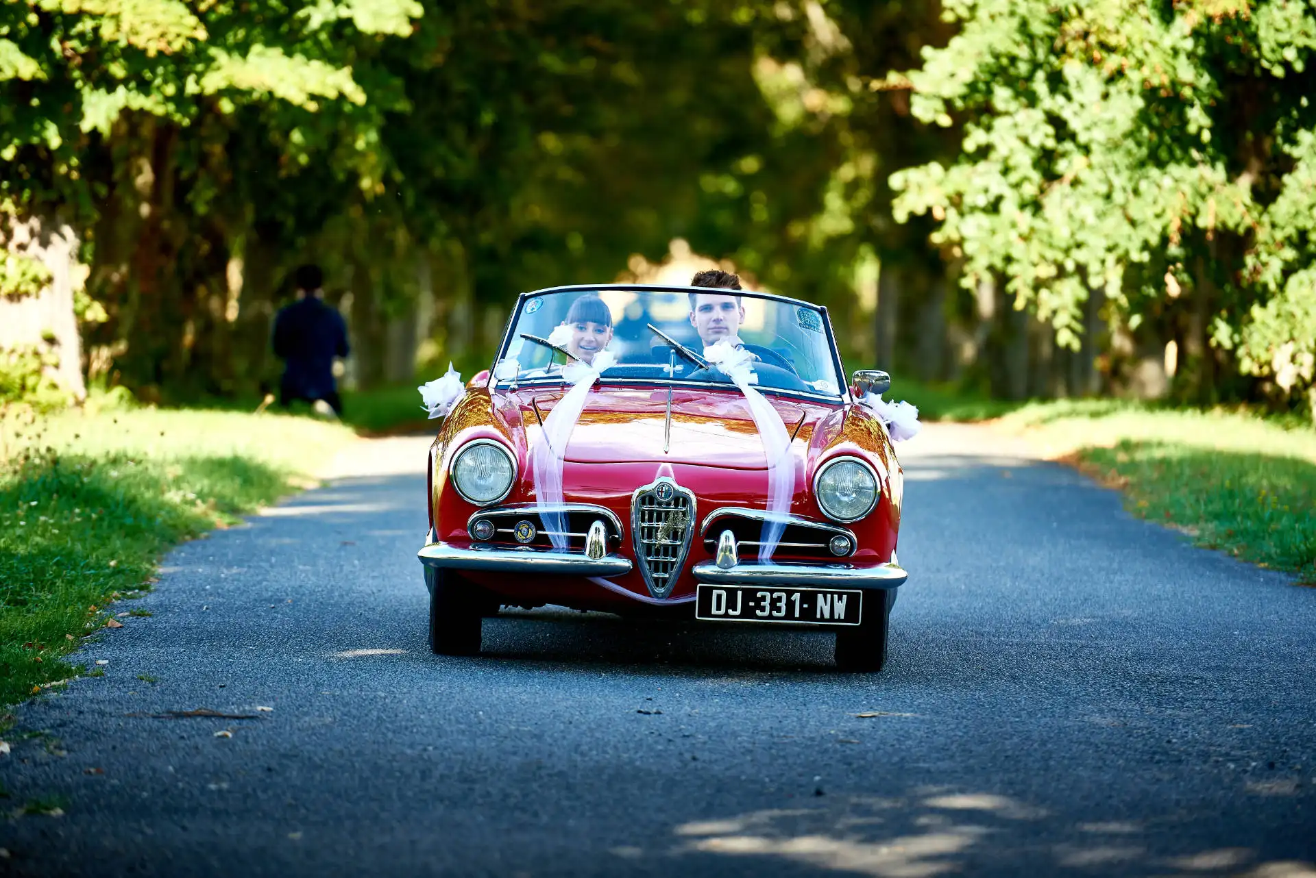 photographe mariage drôme valence arrivée des mariés en voiture