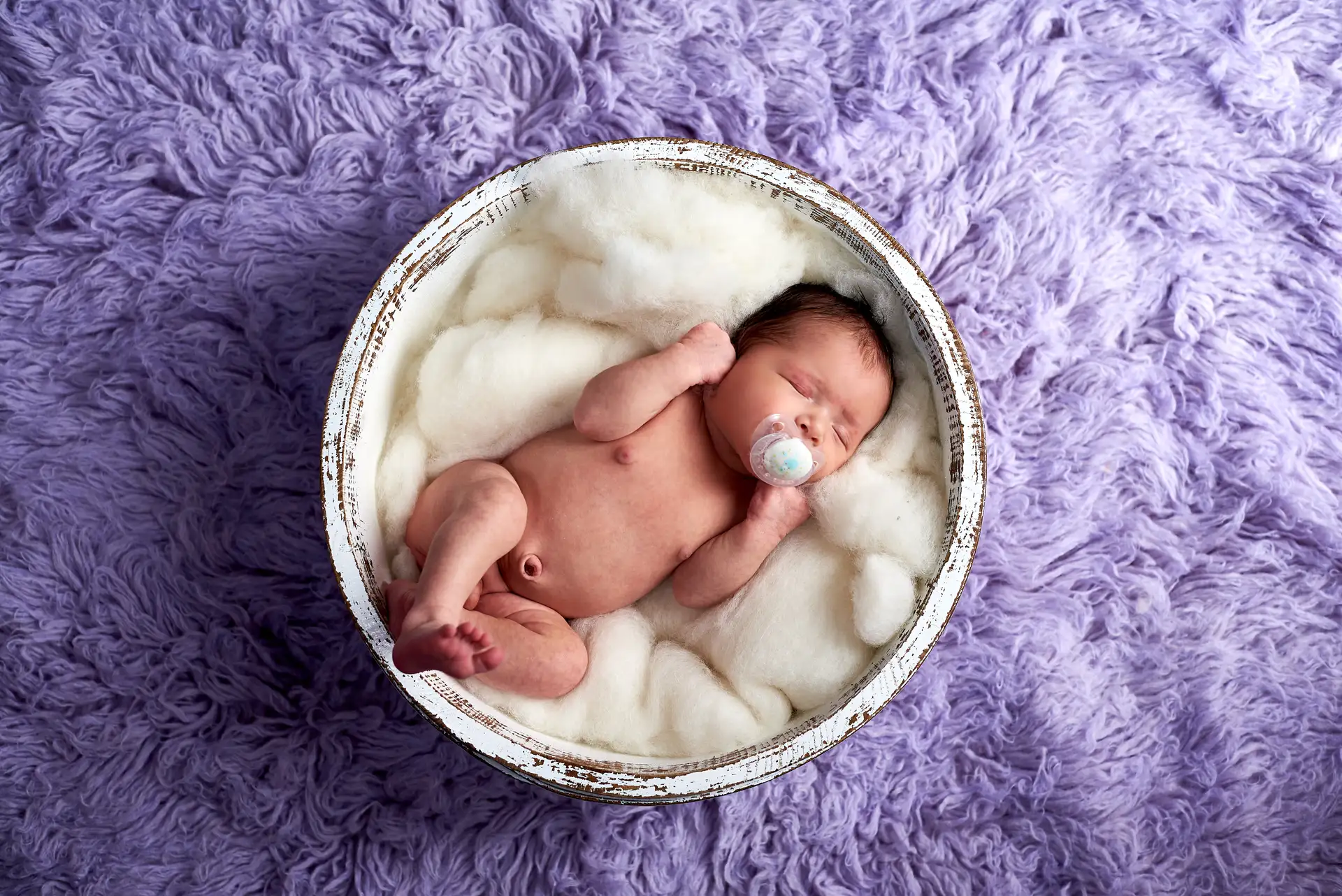 photographe naissance clermont ferrand shooting bébé - newborn posing