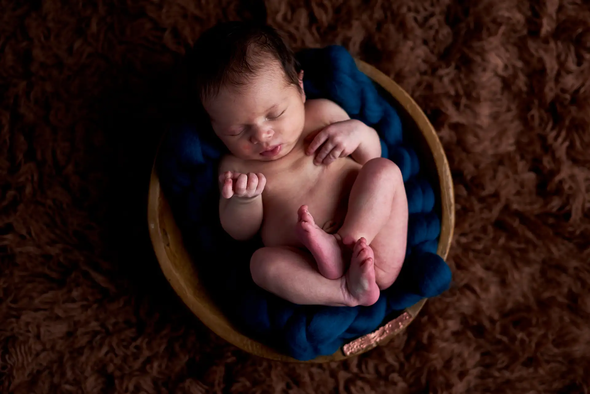 photographe naissance clermont ferrand shooting bébé - newborn posing