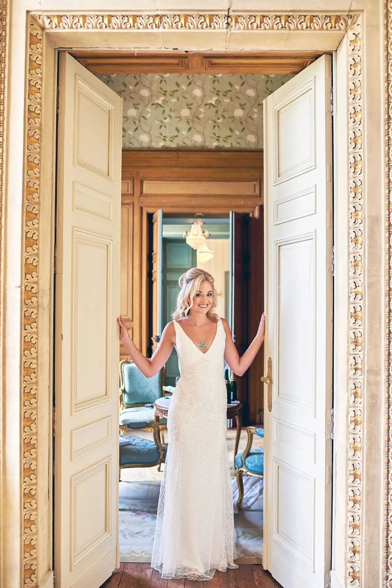 Chateau de la Durantie mariage - Mariée portrait dans la chambre