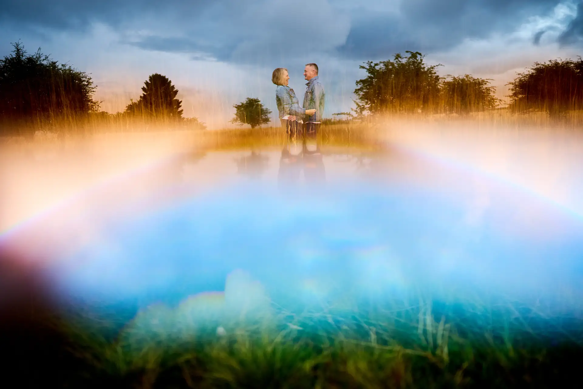 photographe famille clermont ferrand auvergne puy de dome et à Issoire - séance photo dans les champs avec un arc en ciel