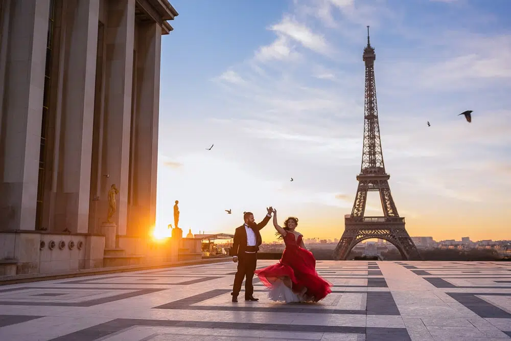 paris wedding photographer - elopement and engagement photo shoot in paris eiffel tower and louvre 01