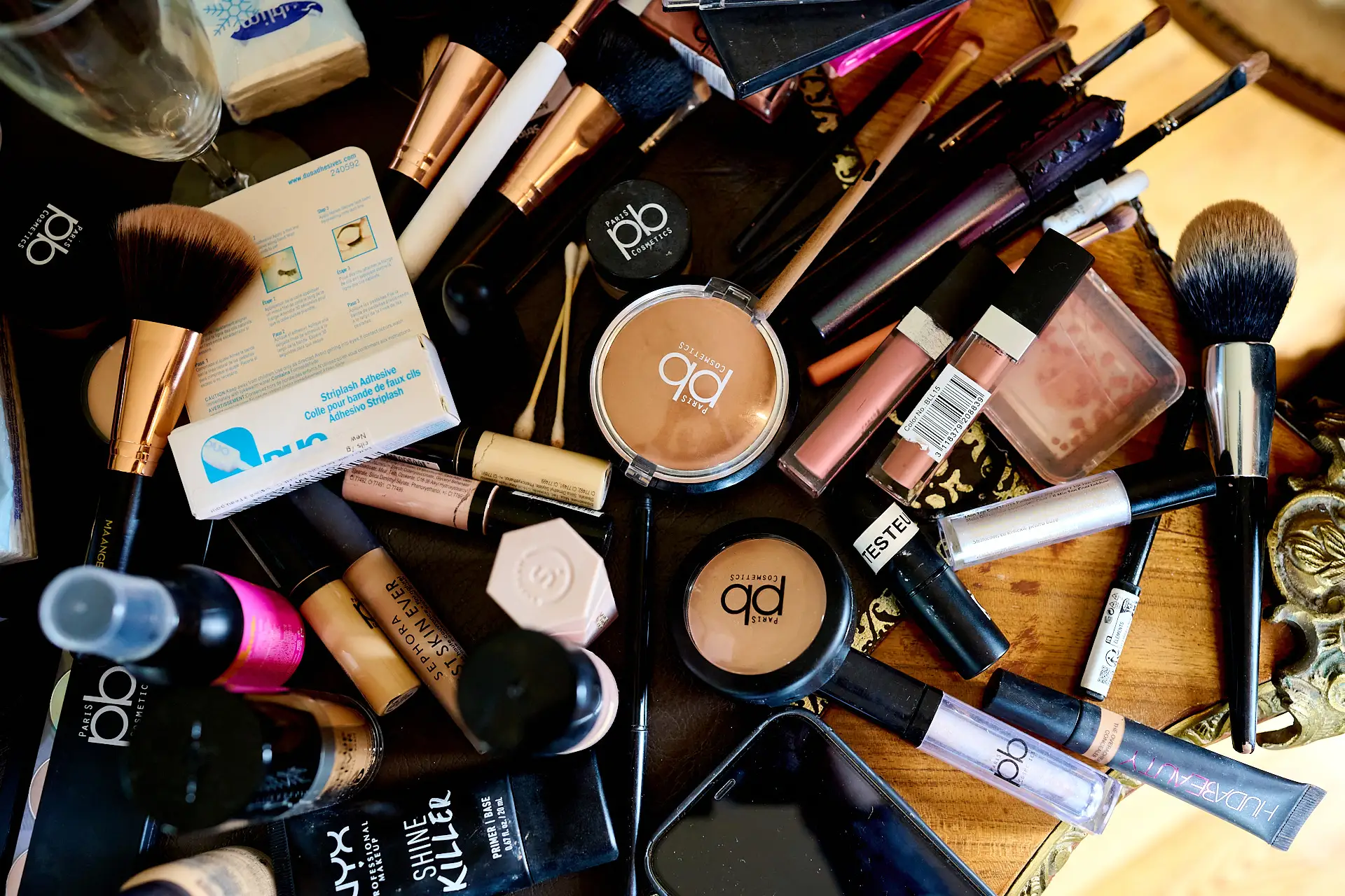 morning wedding preparations - tips from a professional photographer the make-up kit