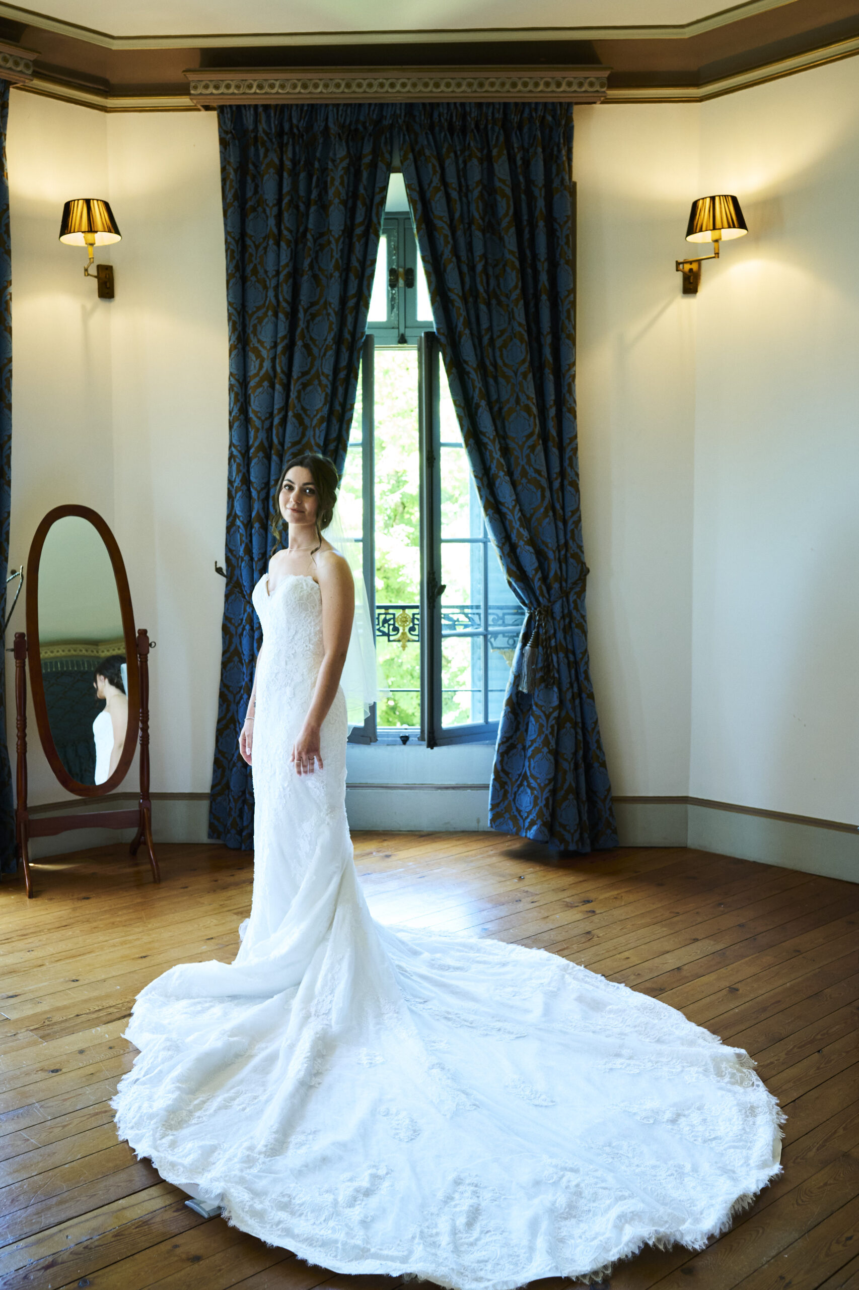 robe de mariée Oreline Issoire dans la Suite des mariés chateau de la Canière