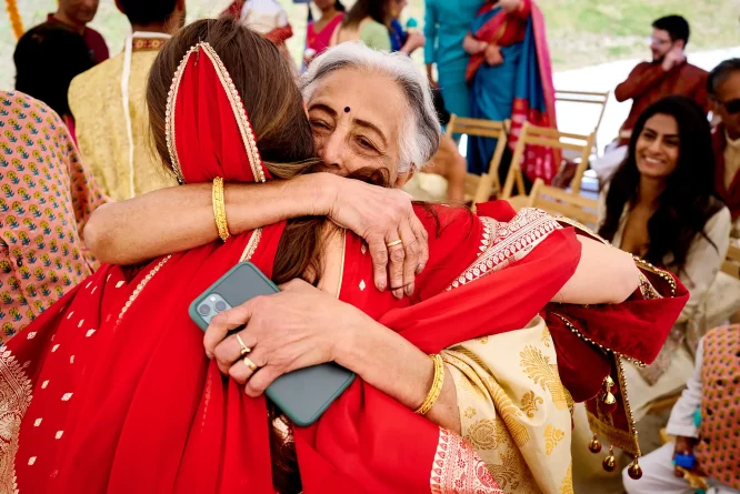 Photographe mariage indien auvergne - Kathryn and Shoumo chateau de Maulmont 48