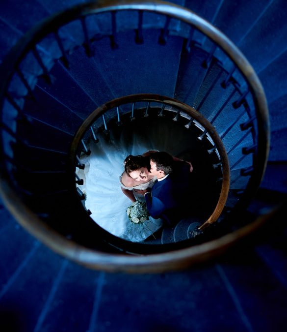 château de miremont séance couple escaliers