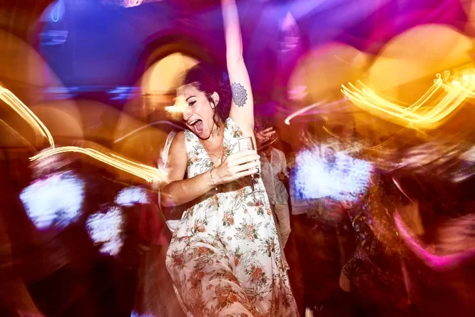 chicago wedding photographer- dancefloor with the guests funny