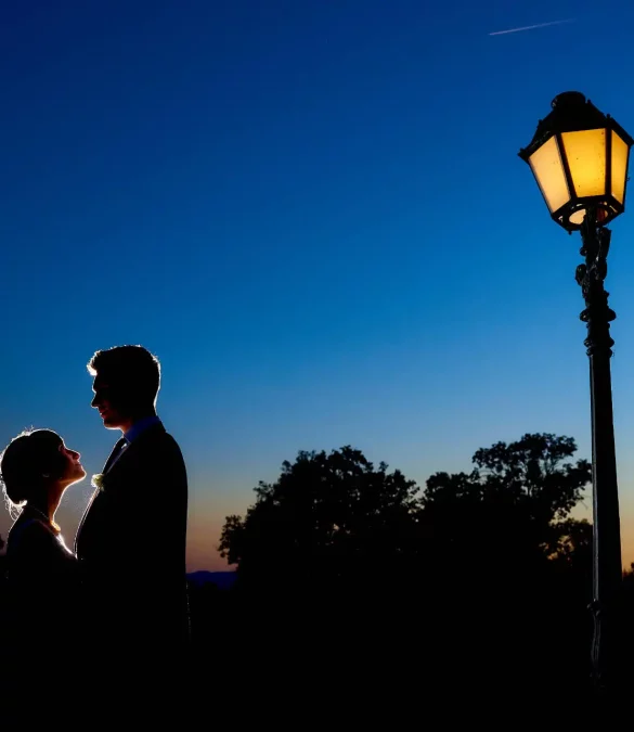 photographe mariage Toulouse - séance couple de nuit lampadaire