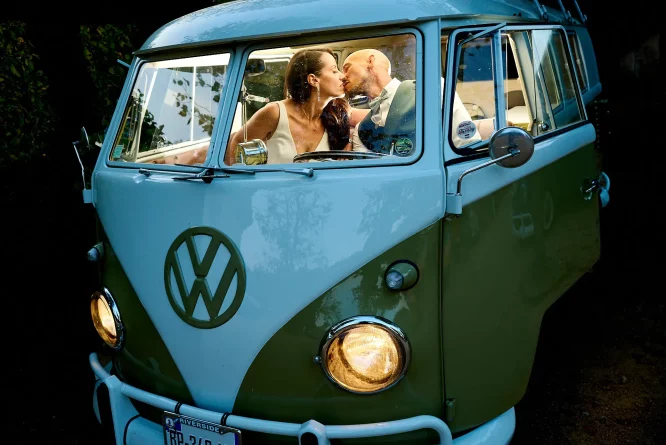 photographe mariage clermont ferrand Auvergne - shooting couple de nuit dans un van